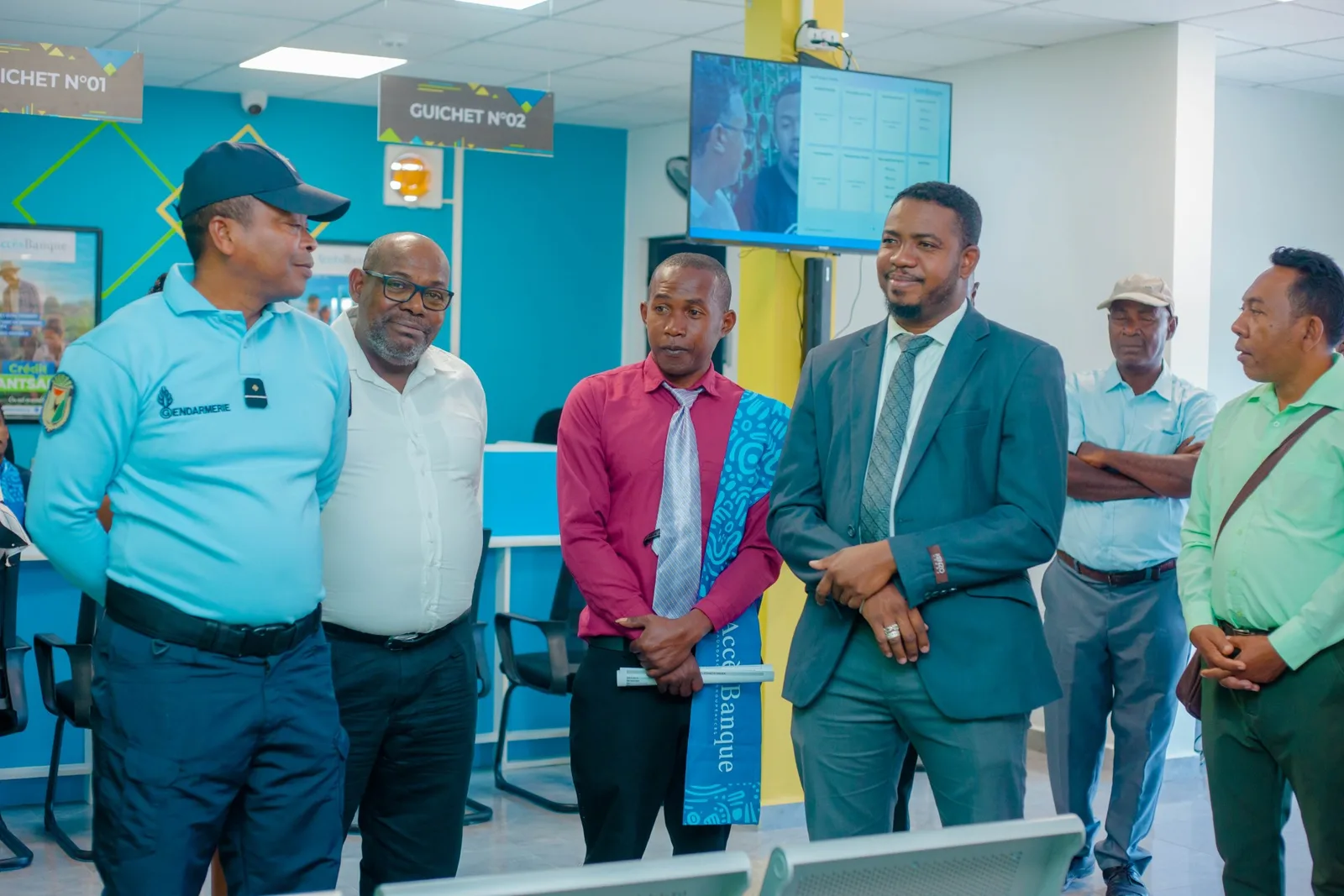 Visite de l'intérieur de l'agence AccèsBanque d'Andapa